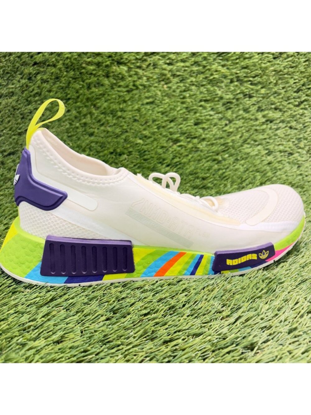 Adidas NMD_R1 Spectoo x NASA Mens Size 9.5 White Athletic Running Shoes Sneakers